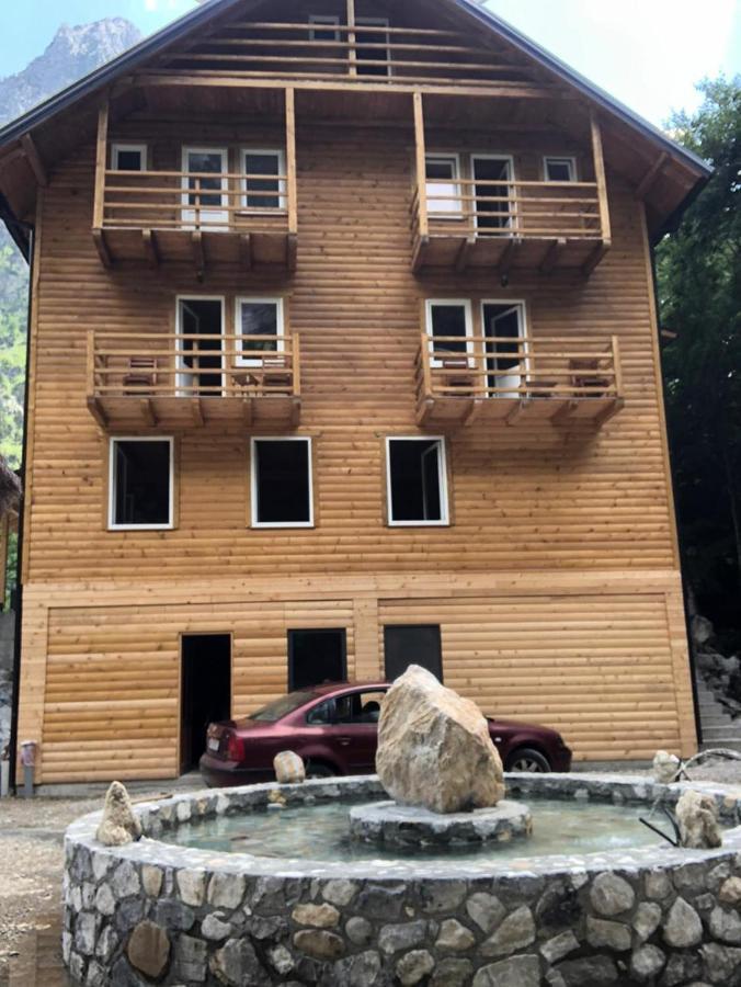 Tropoje Adenisi Guesthouse المظهر الخارجي الصورة