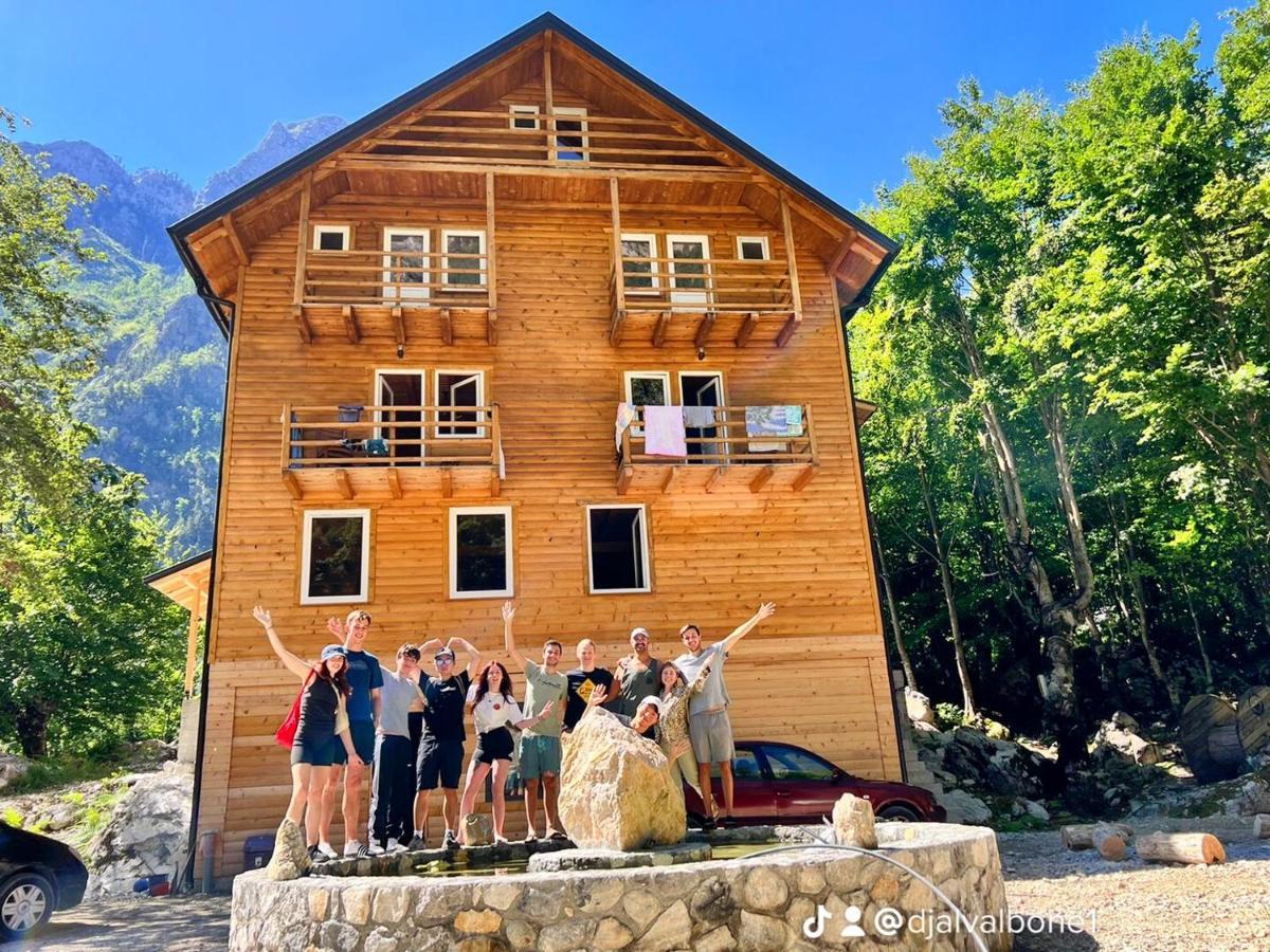 Tropoje Adenisi Guesthouse المظهر الخارجي الصورة